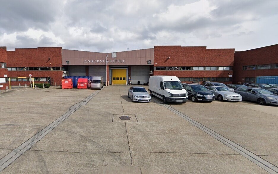 12 Merton Industrial Park S, Londres à louer - Photo du bâtiment - Image 3 de 9