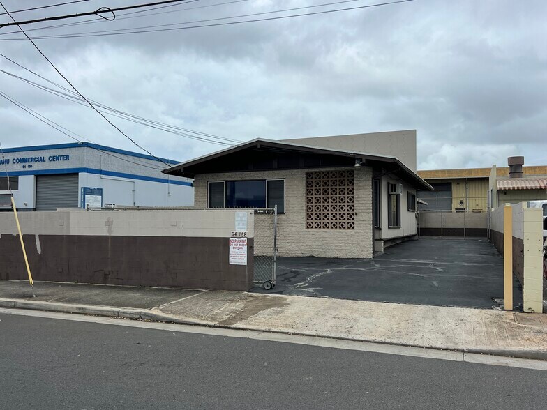 94-168 Leoleo St, Waipahu, HI à vendre - Photo du bâtiment - Image 1 de 9