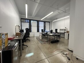 262 W 38th St, New York, NY for lease Interior Photo- Image 2 of 2