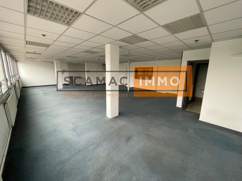 Industrial in Herblay-sur-Seine for lease - Building Photo - Image 3 of 5
