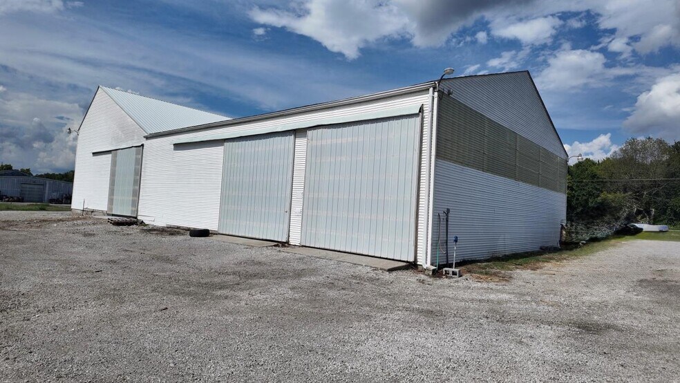 1221 Old U.S. 150 E, Stanford, KY à vendre - Photo du bâtiment - Image 2 de 17