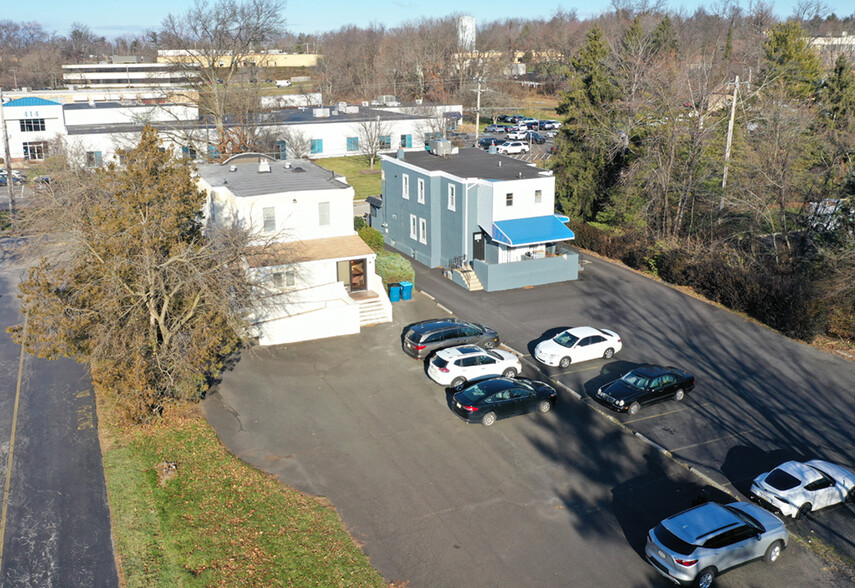 465 Commerce Dr, Fort Washington, PA for sale - Building Photo - Image 3 of 9