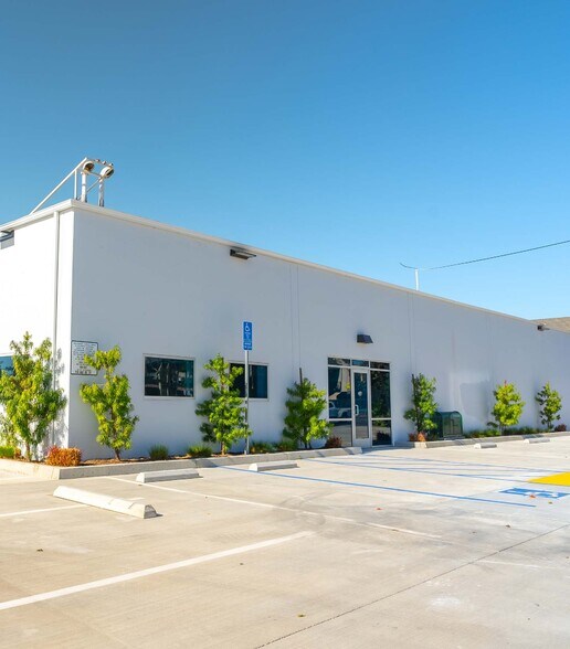 922-924 S Lyon St, Santa Ana, CA à louer - Photo du bâtiment - Image 2 de 6
