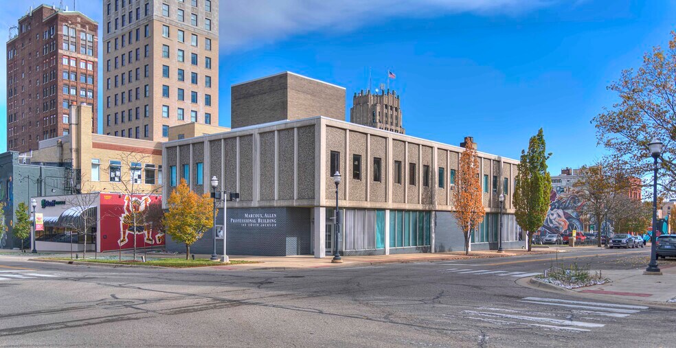 145 S Jackson St, Jackson, MI à vendre - Photo du bâtiment - Image 2 de 40