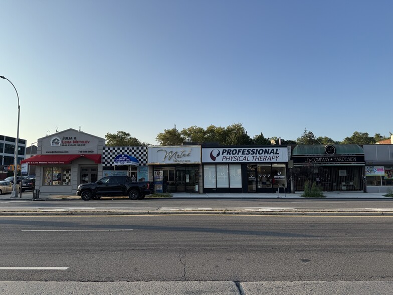 18712 Union Tpke, Fresh Meadows, NY for lease - Building Photo - Image 1 of 1