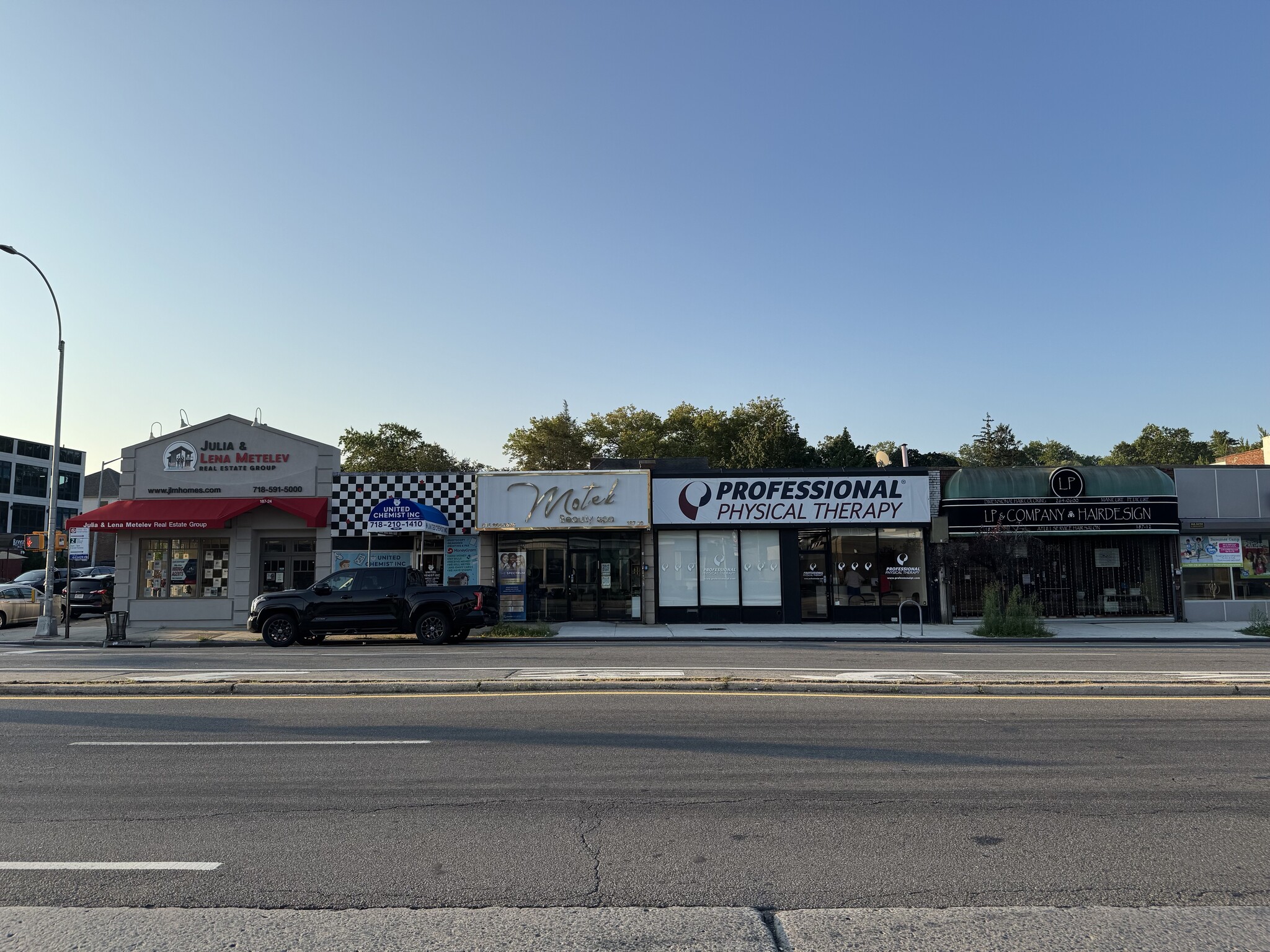 18712 Union Tpke, Fresh Meadows, NY for lease Primary Photo- Image 1 of 2