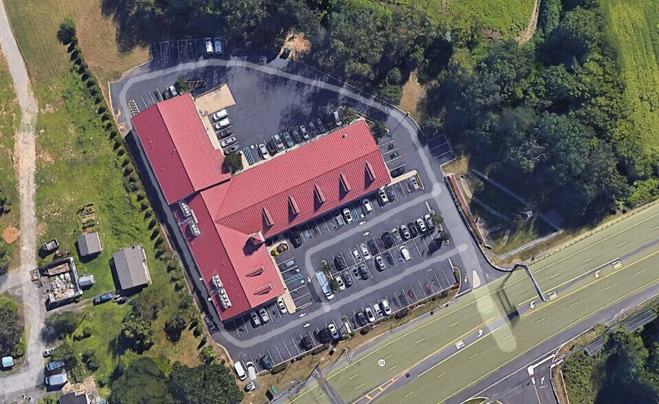843 State Route 33, Freehold, NJ à louer - Photo du bâtiment - Image 2 de 13