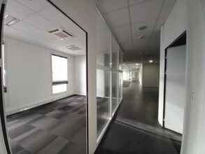 11 Rue Aimé Cotton, Saint-Priest for lease Interior Photo- Image 1 of 11