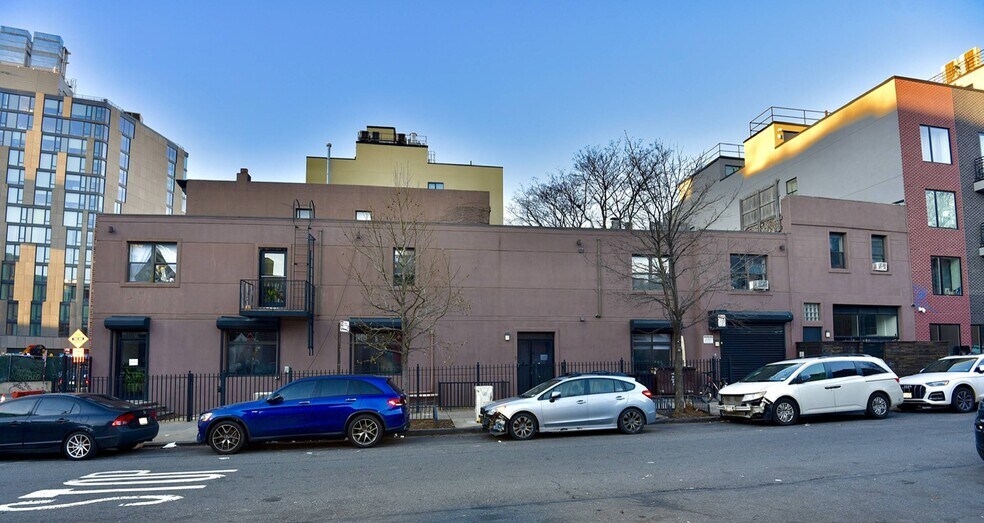 Devoe Union portefeuille de 3 propriétés à vendre sur LoopNet.ca - Photo du bâtiment - Image 3 de 16