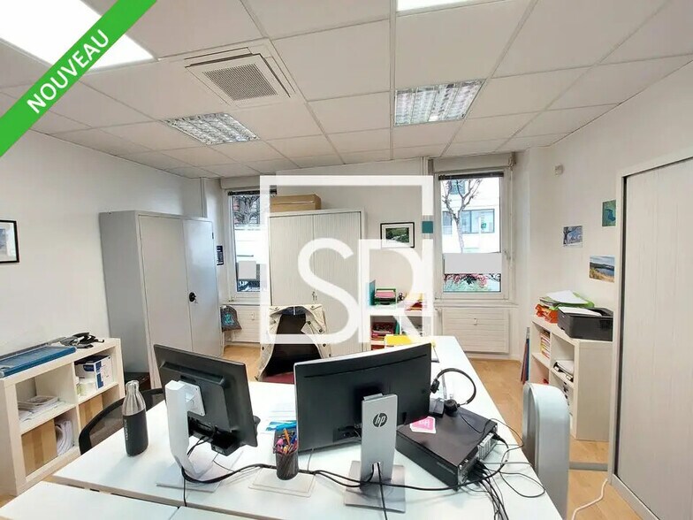 Bureau dans Clermont-Ferrand à vendre - Photo du bâtiment - Image 3 de 12