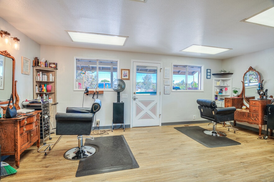 64661 Bruce Ave, Bend, OR à vendre - Photo du bâtiment - Image 3 de 38