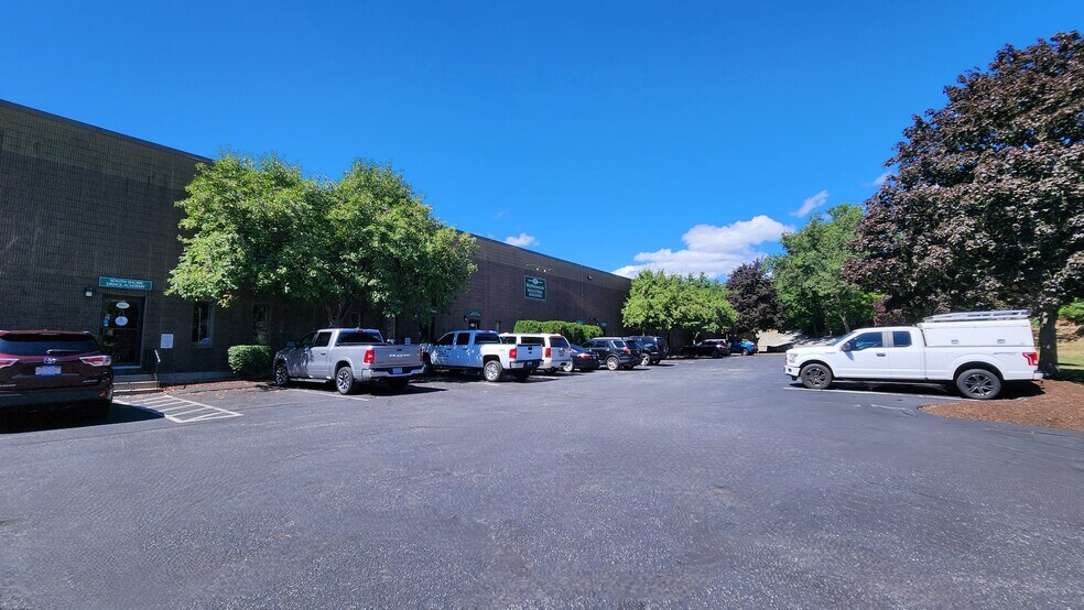 65 Mathewson Dr, Weymouth, MA à louer - Photo du bâtiment - Image 2 de 9
