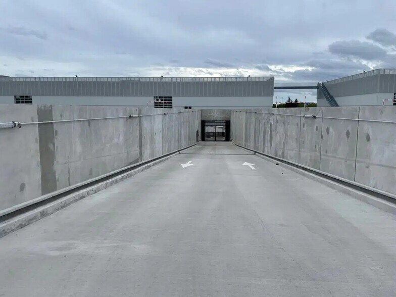 Industrial in Vitry-sur-Seine for lease - Primary Photo - Image 1 of 6