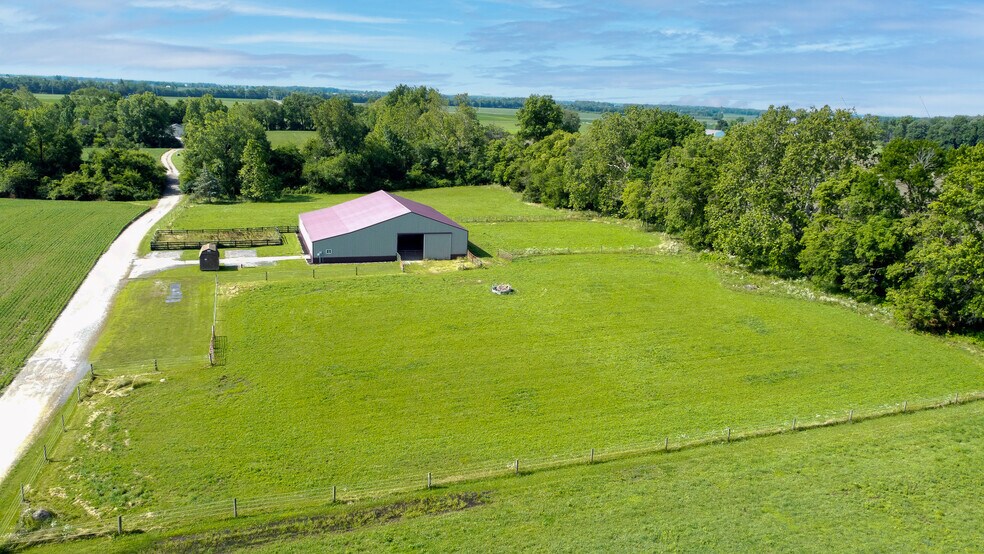9185 E County Road 700 N, Hope, IN à louer - Photo du bâtiment - Image 2 de 10