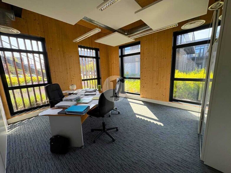 Office in Wambrechies for lease - Interior Photo - Image 1 of 7