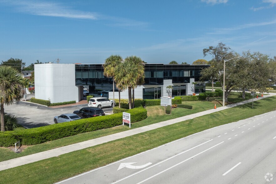 4401 N Federal Hwy, Boca Raton, FL à louer - Photo du bâtiment - Image 3 de 8