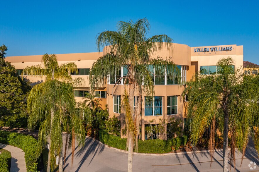 1625 N Commerce Pky, Weston, FL à louer - Photo du bâtiment - Image 1 de 12