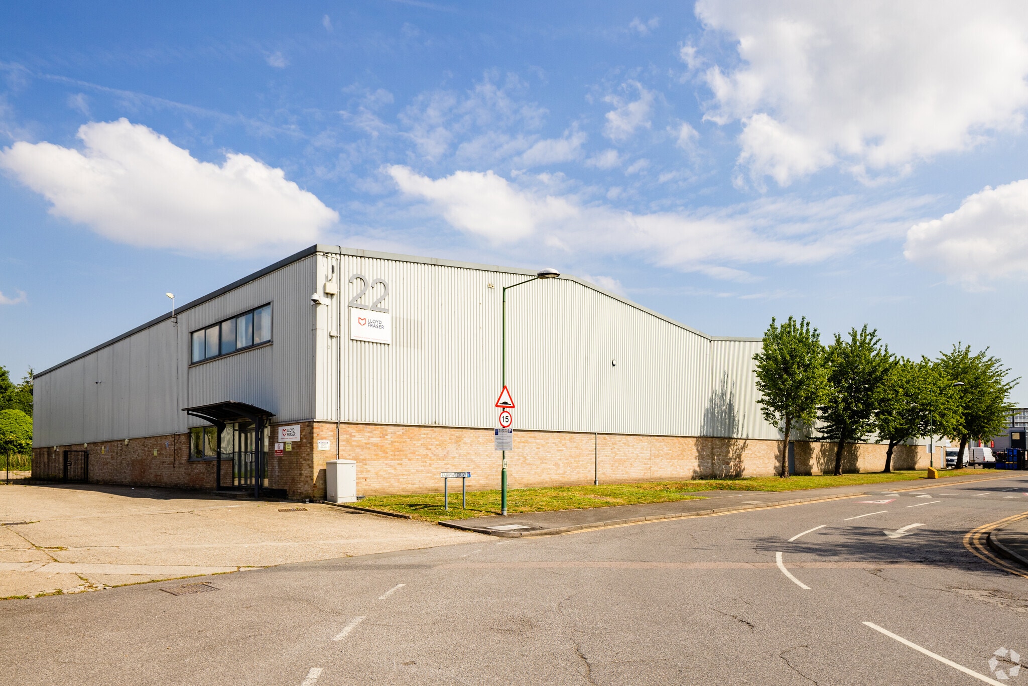Fairway Dr, Greenford for lease Primary Photo- Image 1 of 2