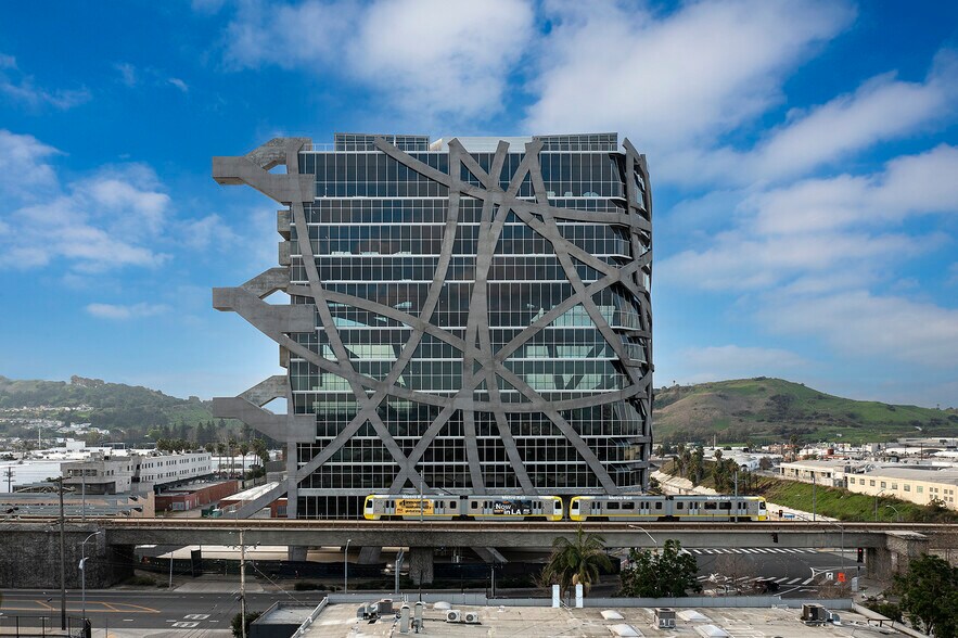 5790 W Jefferson Blvd, Los Angeles, CA à louer - Photo du bâtiment - Image 1 de 13
