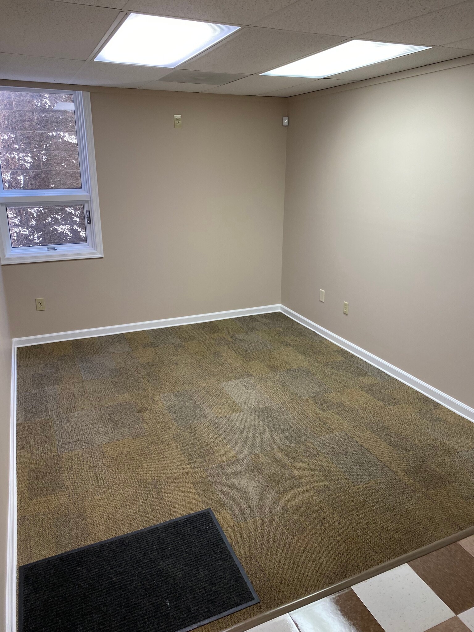 103 Baines Ct, Cary, NC for lease Interior Photo- Image 1 of 7