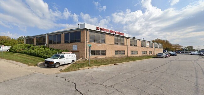 Plus de détails pour 920 Cedar Ave, St Charles, IL - Industriel à louer