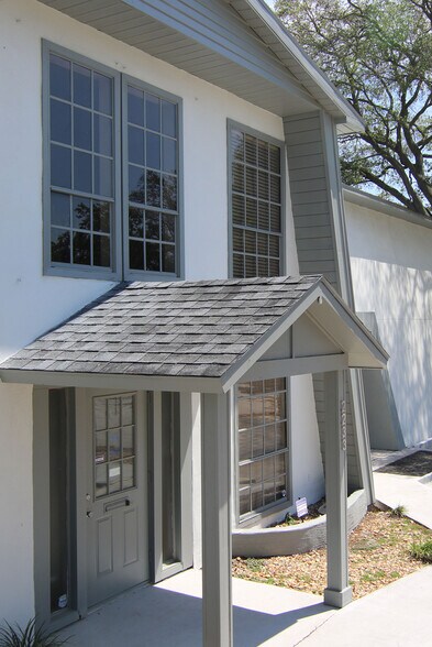 2231-2233 Nursery Rd, Clearwater, FL à louer - Photo du bâtiment - Image 3 de 11