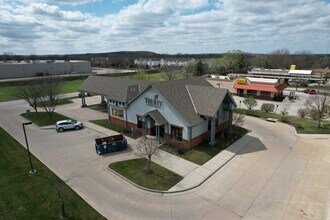 2221 W 31st St, Lawrence, KS - Aerial  map view - Image1