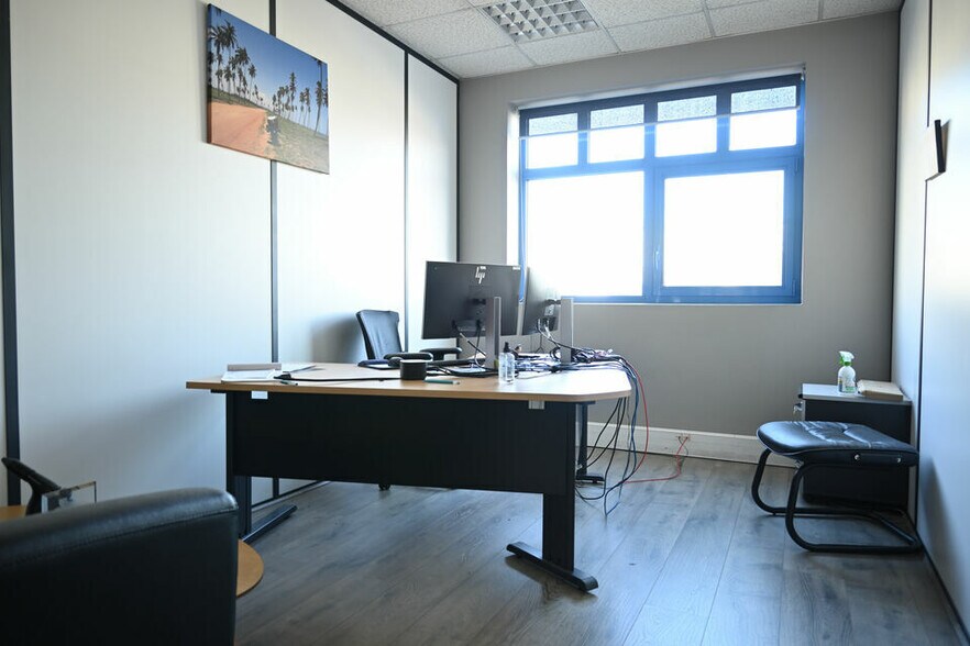 99 Rue De Gerland, Lyon for lease - Interior Photo - Image 2 of 13