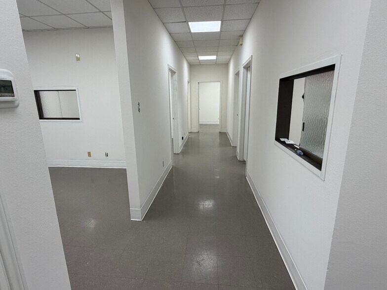 9572 Kempwood Dr, Houston, TX for sale - Building Photo - Image 3 of 9