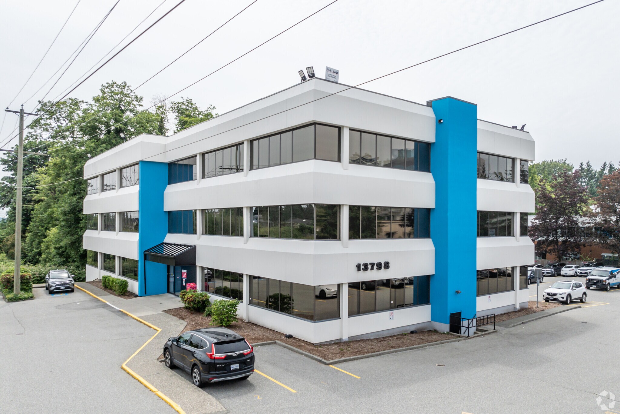 13798 94A Av, Surrey, BC à louer Photo du bâtiment- Image 1 de 3