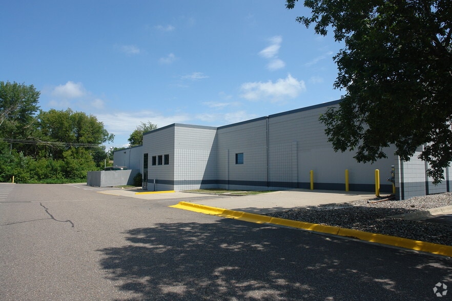 15102 Minnetonka Industrial Rd, Minnetonka, MN à louer - Photo du bâtiment - Image 3 de 7