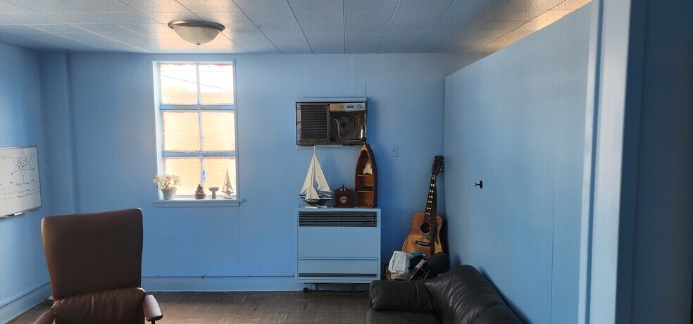 140 Baker St, Coloma, MI à vendre - Photo du bâtiment - Image 2 de 4