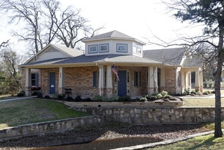 More details for 627 W College St, Grapevine, TX - Office for Lease