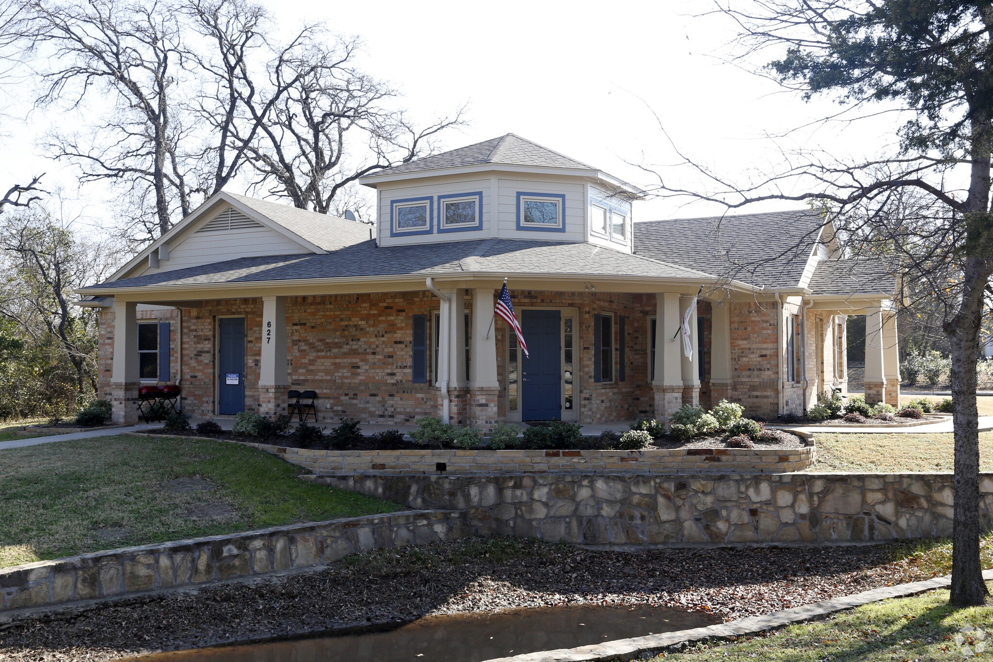 627 W College St, Grapevine, TX for lease Primary Photo- Image 1 of 9