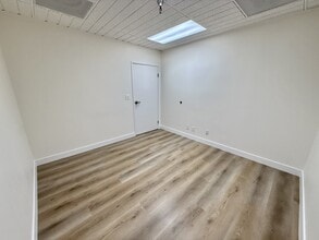 2183 Fairview Rd, Costa Mesa, CA à louer Photo intérieure- Image 2 de 3