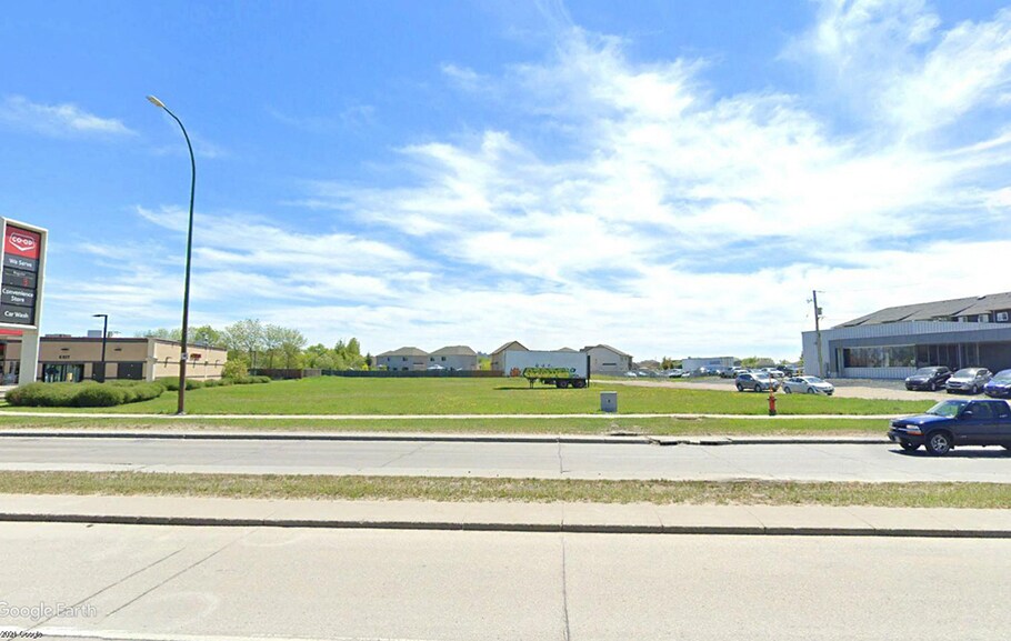 Main, Winnipeg, MB à vendre - Photo du bâtiment - Image 2 de 4