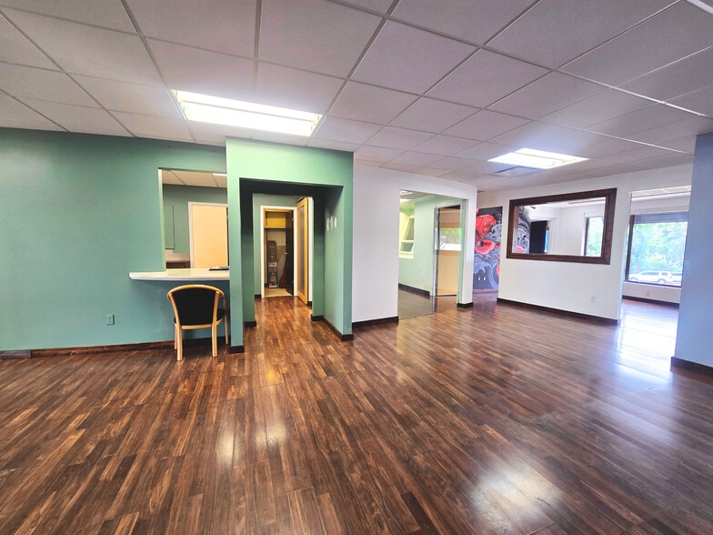 7505 104th St, Edmonton, AB à louer - Photo du bâtiment - Image 2 de 14