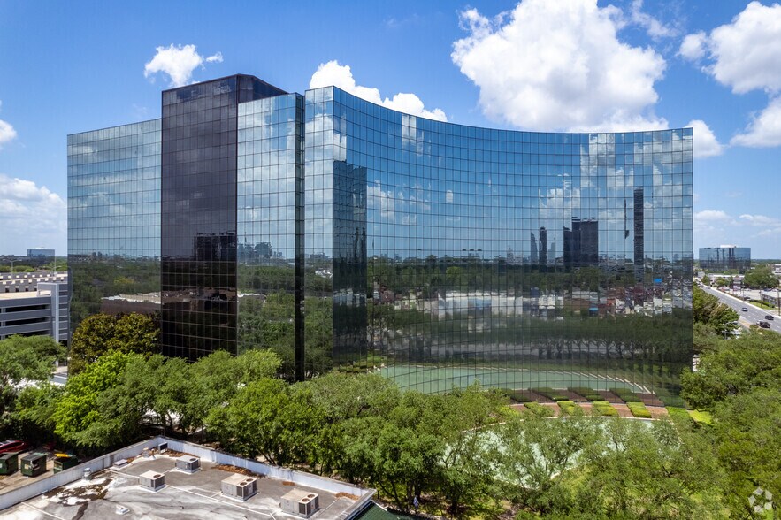 10777 Westheimer Rd, Houston, TX à louer - Photo du bâtiment - Image 2 de 10