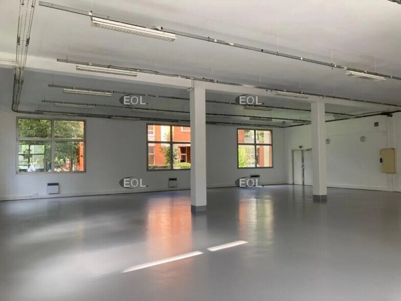 Flex in Chevilly-Larue for lease - Interior Photo - Image 3 of 4