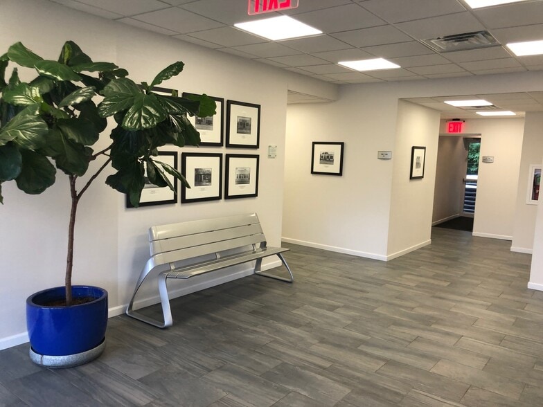 333 Glen Head Rd, Old Brookville, NY for lease - Interior Photo - Image 2 of 16