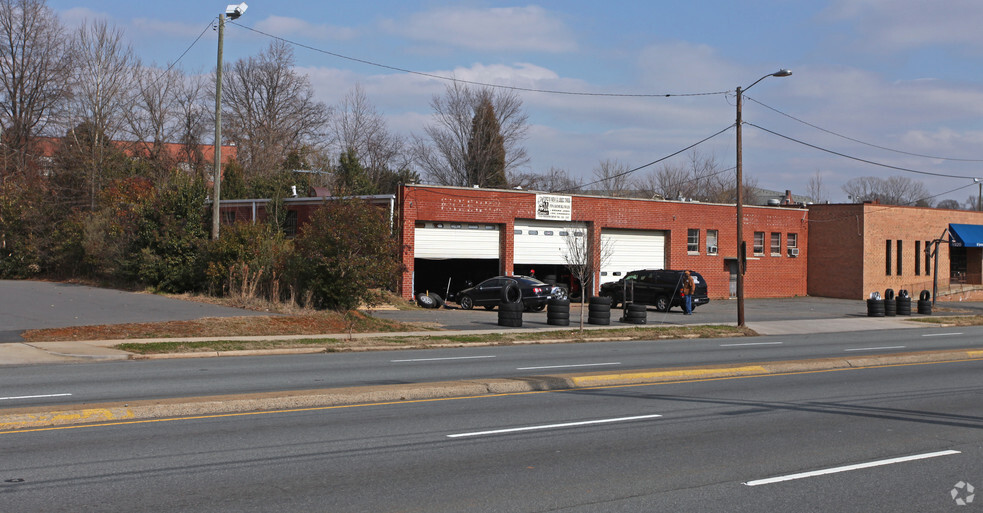 1930 Freedom Dr, Charlotte, NC for sale - Building Photo - Image 1 of 1