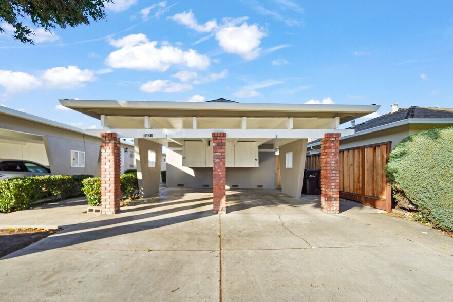 2421 Karen Dr, Santa Clara, CA à vendre - Photo du bâtiment - Image 3 de 10