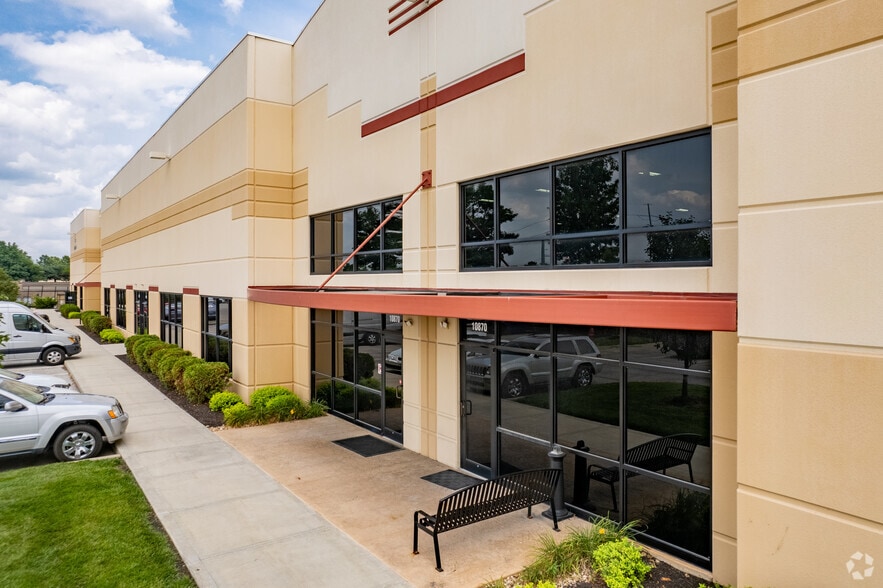 10846-10890 Strang Line Rd, Lenexa, KS for lease - Building Photo - Image 3 of 5