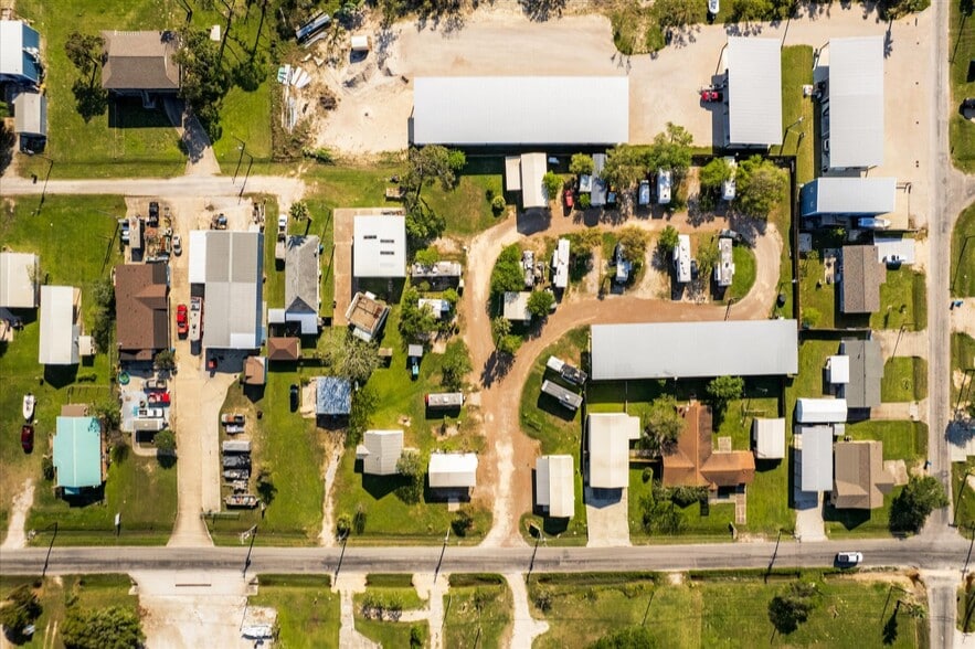 115 Byers Dr, Port O Connor, TX à vendre - Photo du bâtiment - Image 2 de 37