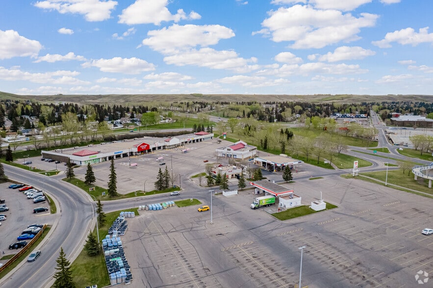 5505 Shaganappi Trl NW, Calgary, AB for lease - Aerial - Image 3 of 7