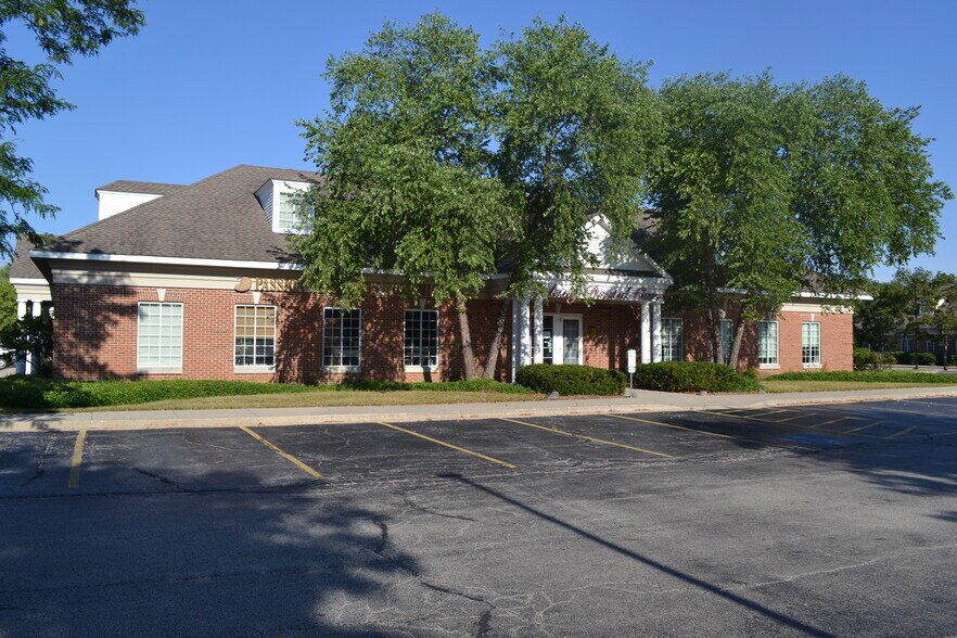 310 S Greenleaf Ave, Gurnee, IL à vendre - Photo du bâtiment - Image 2 de 5