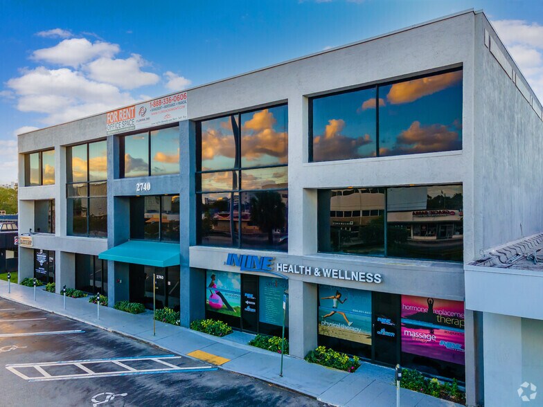 2740 E Oakland Park Blvd, Fort Lauderdale, FL à louer - Photo du bâtiment - Image 2 de 9