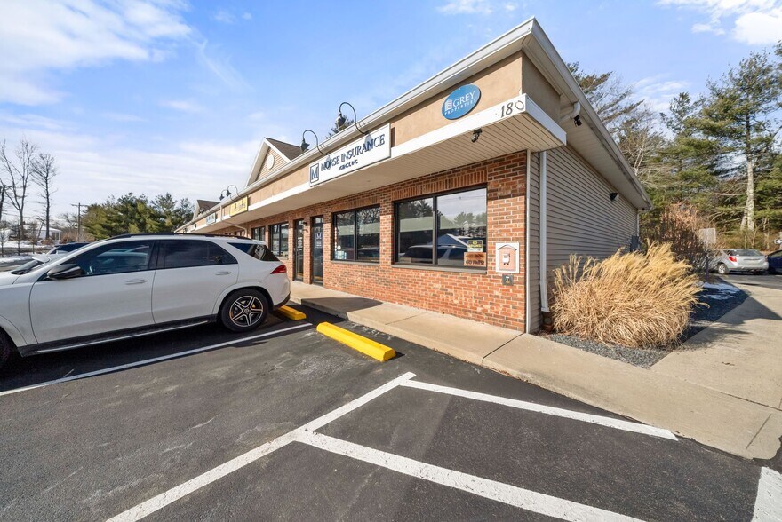 180 Winter St, Bridgewater, MA à louer - Photo du bâtiment - Image 2 de 15