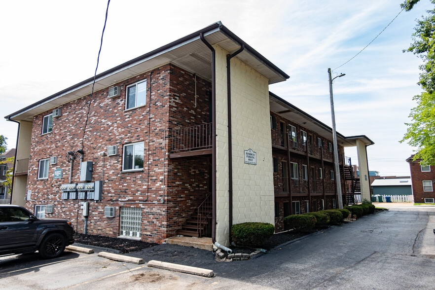 7403 Elm Ave, Maplewood, MO for sale - Building Photo - Image 2 of 9
