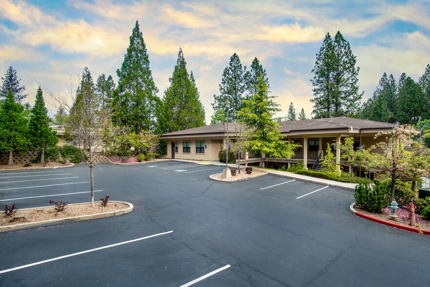 380 Sierra College Dr, Grass Valley, CA for lease - Building Photo - Image 2 of 9